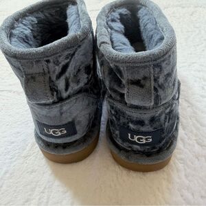 UGG Classic Mini II Velvet Fashion Winter Boots Girls size 13 Ocean Blue